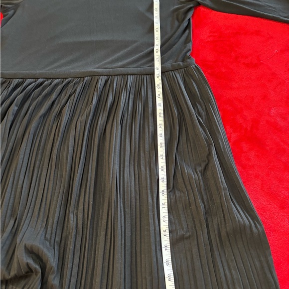 Elegant Black Women's Dress - Picture 8 of 11